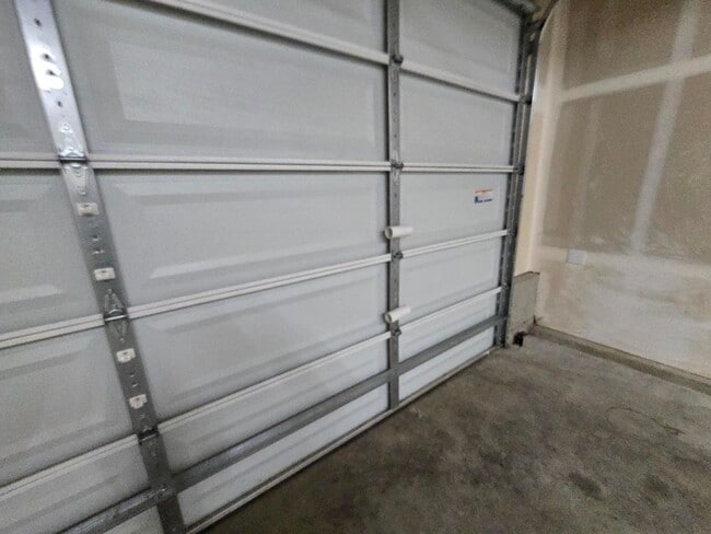 Building Photo - 4 Bedroom, 3 Bathroom House!