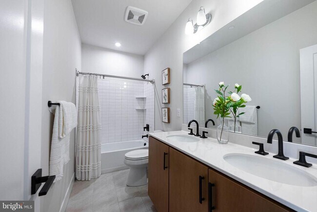 Building Photo - 305 Manion Aly