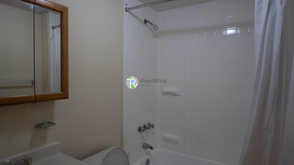 Building Photo - 1124 Commonwealth Ave