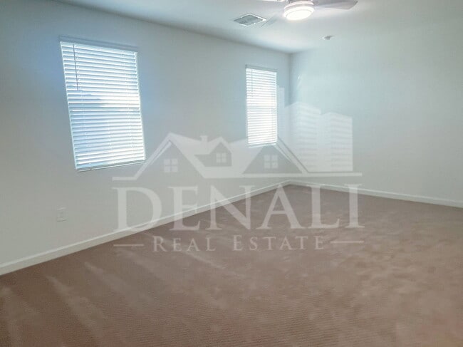 Building Photo - 2760 W Stradling Ave