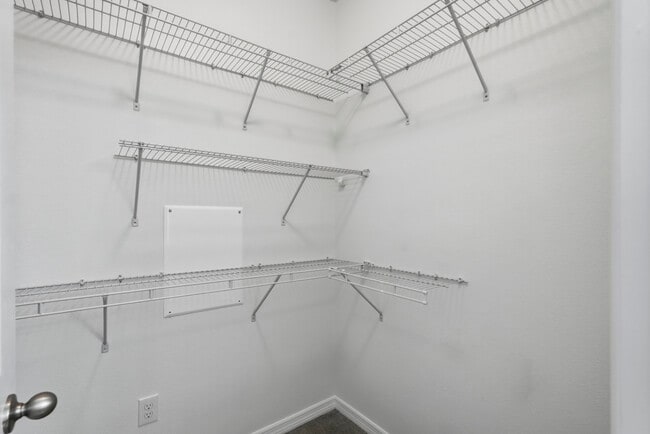 Building Photo - Bay Isle II