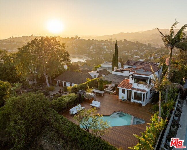 Building Photo - 2516 Silver Lake Terrace