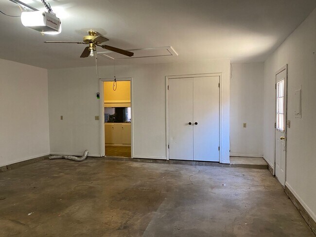Building Photo - 2312 Shadowlake Dr