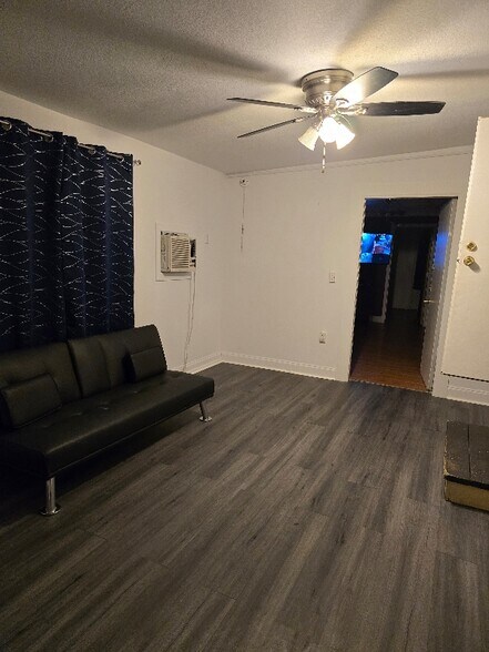 Building Photo - 2335 Cochran St