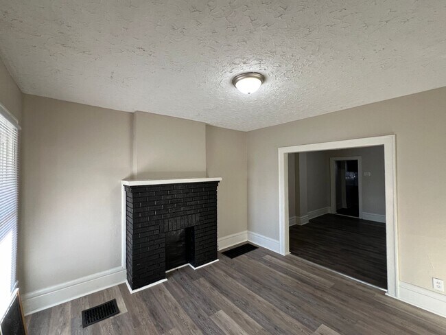 Building Photo - 808-810-810 Reinhard Ave