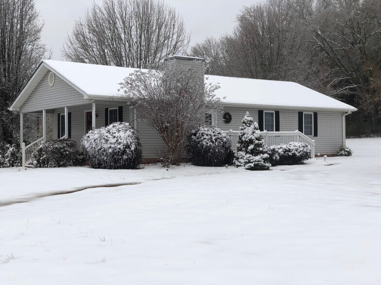 Building Photo - 1619 Cedar Rock Church Rd