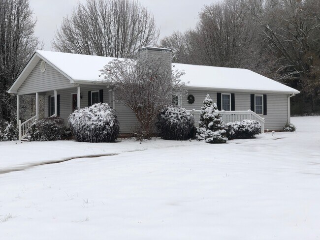 Building Photo - 1619 Cedar Rock Church Rd