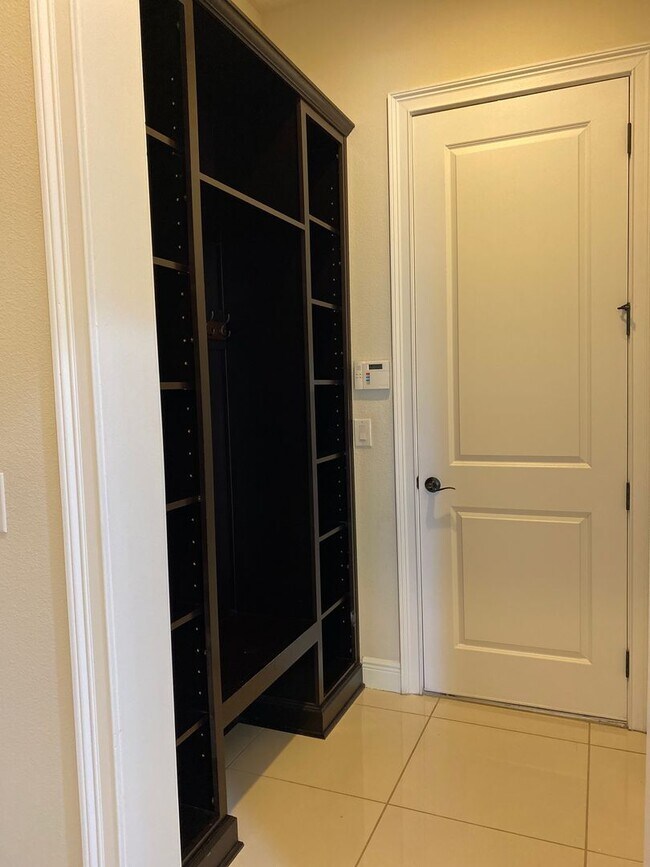 Building Photo - Exquisite 6-Bedroom Estate with Private Po...