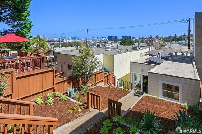 Building Photo - 646 De Haro St