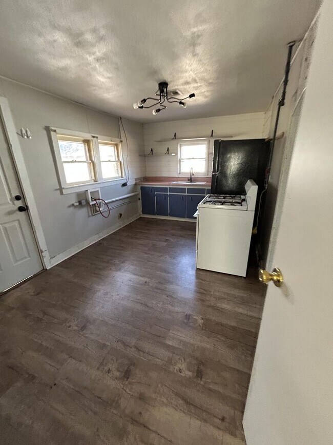 Building Photo - Cozy 2 Bedroom Home – Feels Just Like Home