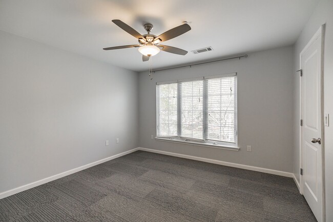 Building Photo - 3-Bedroom Townhouse in the Summit of Athens