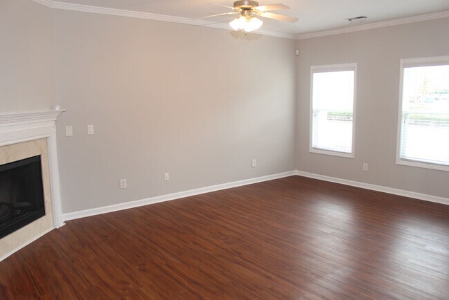 Family Room - 711 Keystone Park Dr