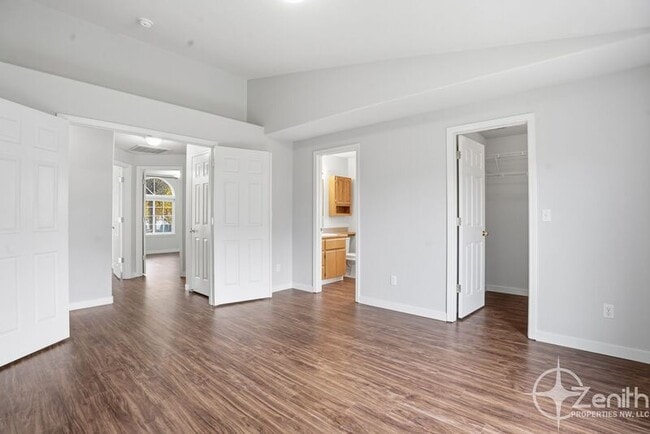 Building Photo - 15605 NE 92nd St