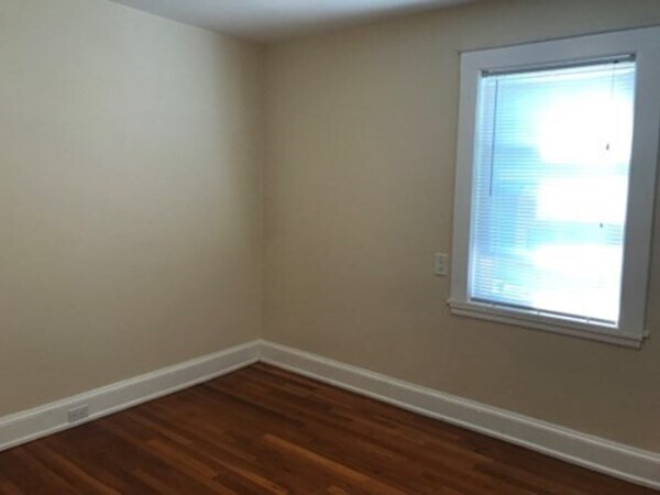 Building Photo - 139 Pine St