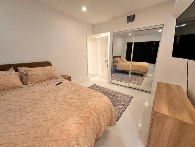 Building Photo - 760 Euclid Ave