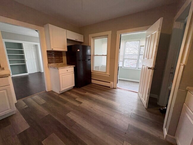 Building Photo - 131 5th St