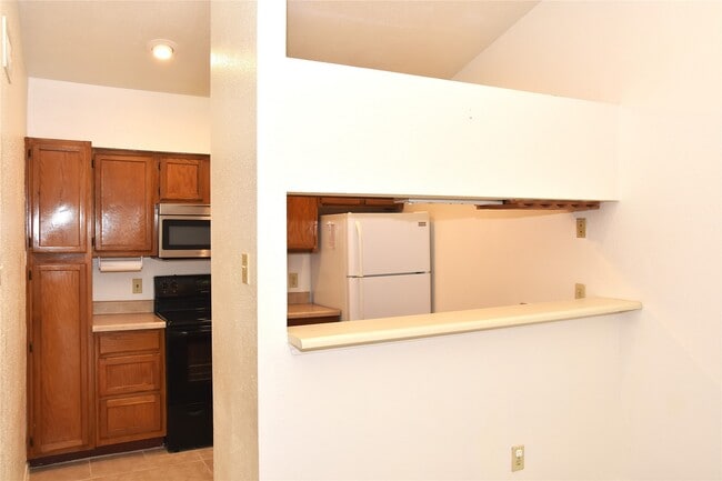 Building Photo - 2121 El Paseo St