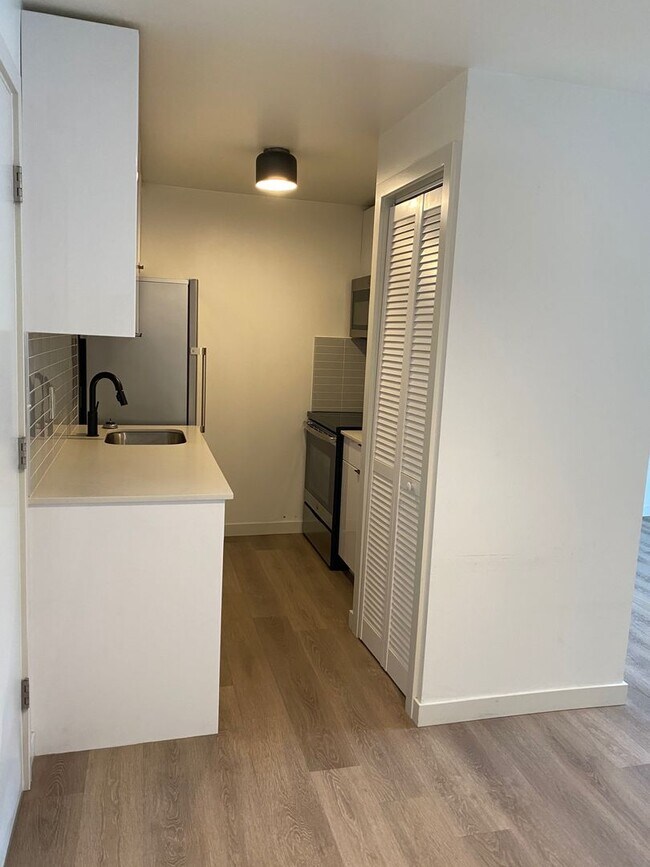 Interior Photo - Val Anne