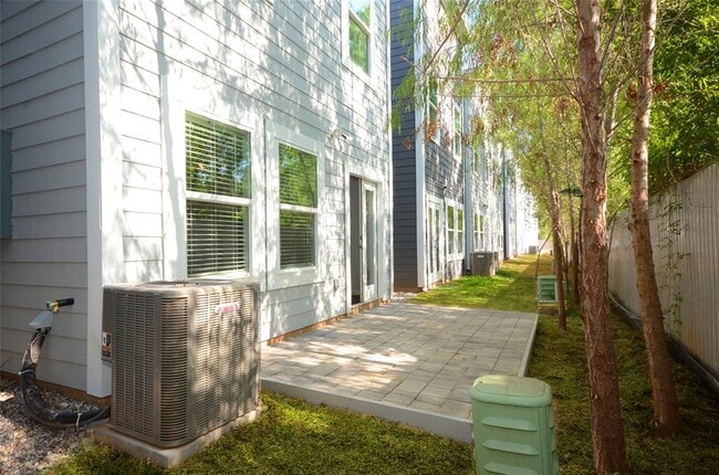 Building Photo - 18825 Luminescent Ln