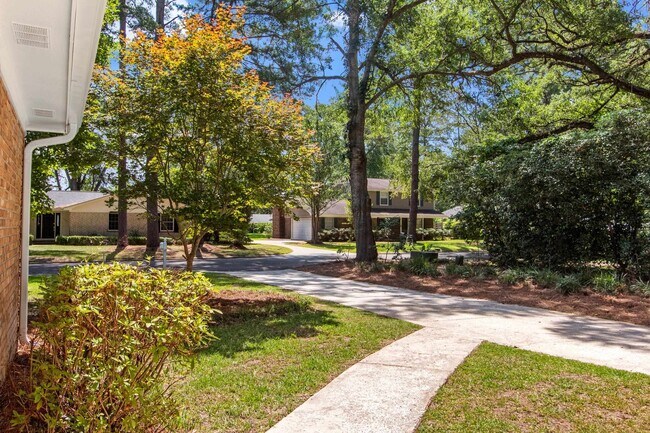 Building Photo - 3108 Briarwood Dr