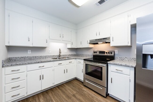 Building Photo - 3BD/1BA Ranch in Cabarrus Woods!