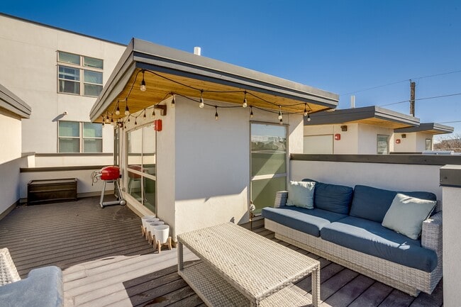 Building Photo - 2426 Welton St