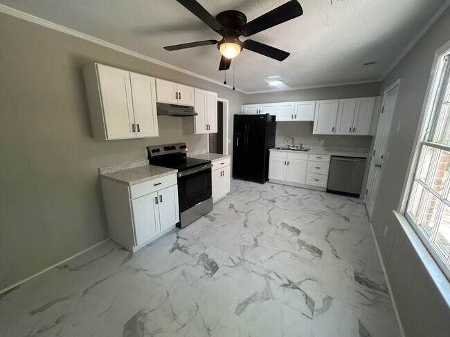 Building Photo - 4539 Bluff Rd