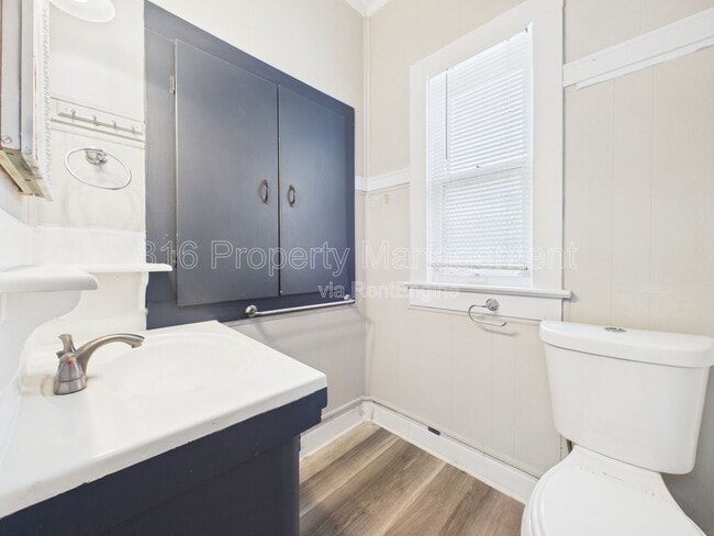 Building Photo - 1222 S 40th St