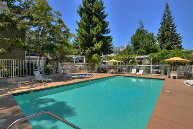 Building Photo - 2-Bedroom Condo in Prime Sunnyvale Locatio...