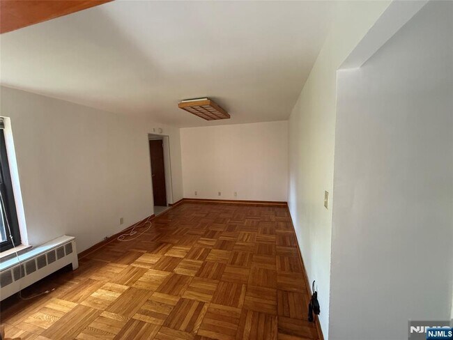 Building Photo - 2329 Hudson Terrace