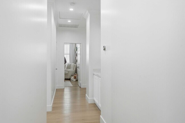 Building Photo - 24051 Via Cresta