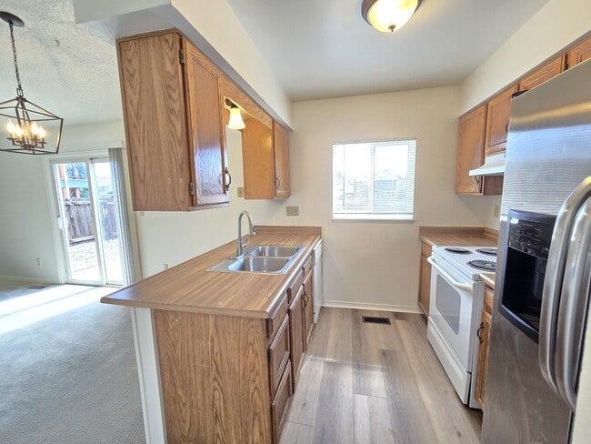 Building Photo - 3995 Beltana Dr