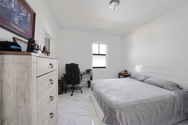 Building Photo - 2165 SW 145th Ave