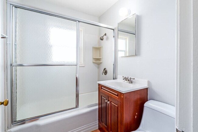 Building Photo - 1214 Chestnut St