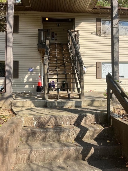 Primary Photo - 411 Cattleman Dr NE