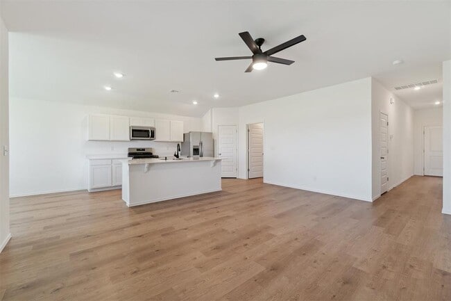 Building Photo - 5925 Bradford Pear Ln