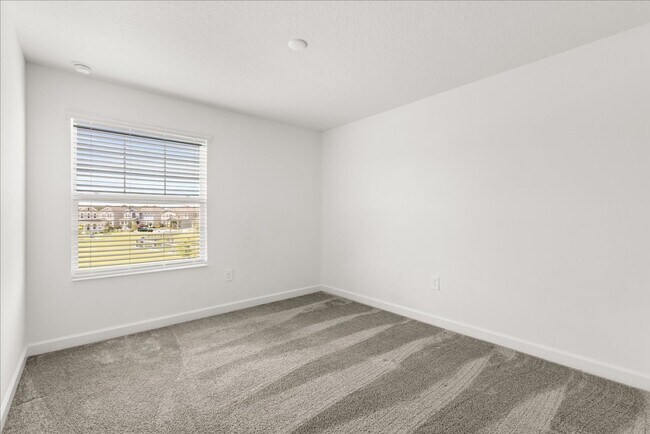 Building Photo - Spacious 5-Bedroom Solar Home for Rent in ...