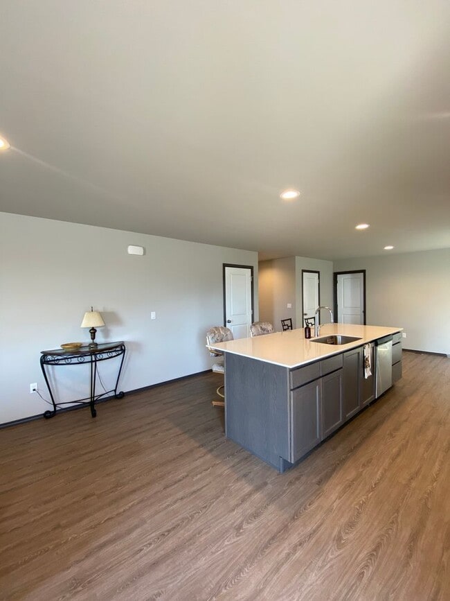 Building Photo - Beautiful 3 Bed/2 Bath Home and Half off the Rent on Move In!