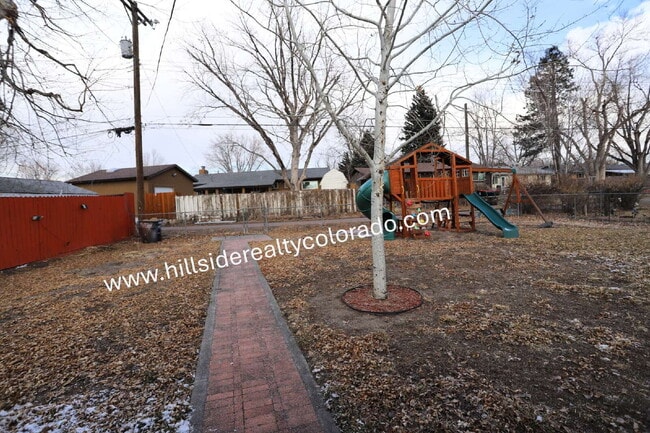 Building Photo - Spacious 5-Bed Gem with Finished Basement ...