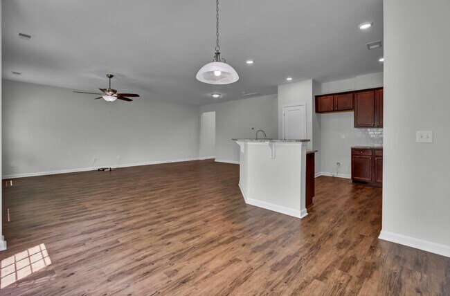 Building Photo - 131 Lakestone Rd