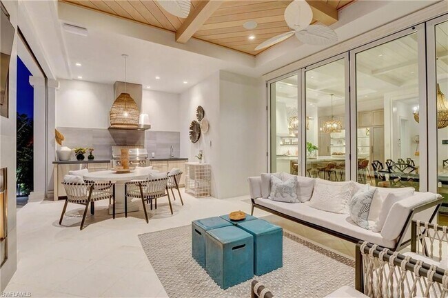 Building Photo - 2020 Gordon Dr