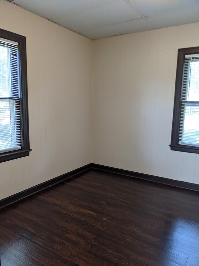 Building Photo - 831 S Burdick St