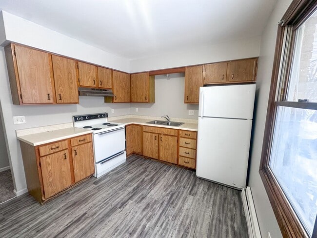 Building Photo - 130 S Clarendon St