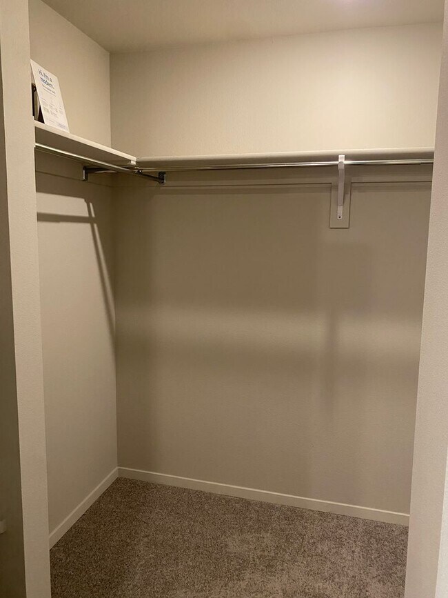 Building Photo - Welcome to your beautiful 4 bedroom, 2 bath home in Broken Arrow School district!