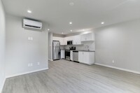 Building Photo - 645 E 11th 1/2 St