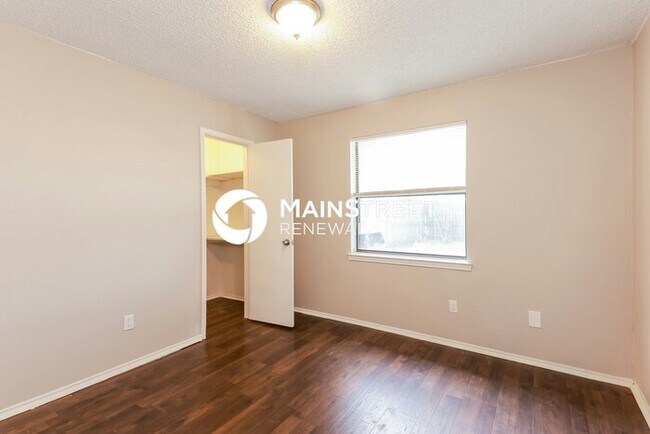 Building Photo - 3 Bedroom Pet-Friendly Home in WATAUGA, TX...