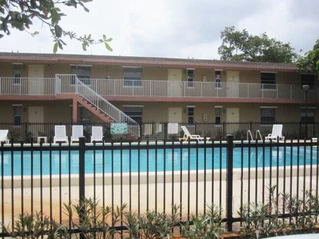 Building Photo - Nice 2-1 Condo Apartment with Central AC, ...