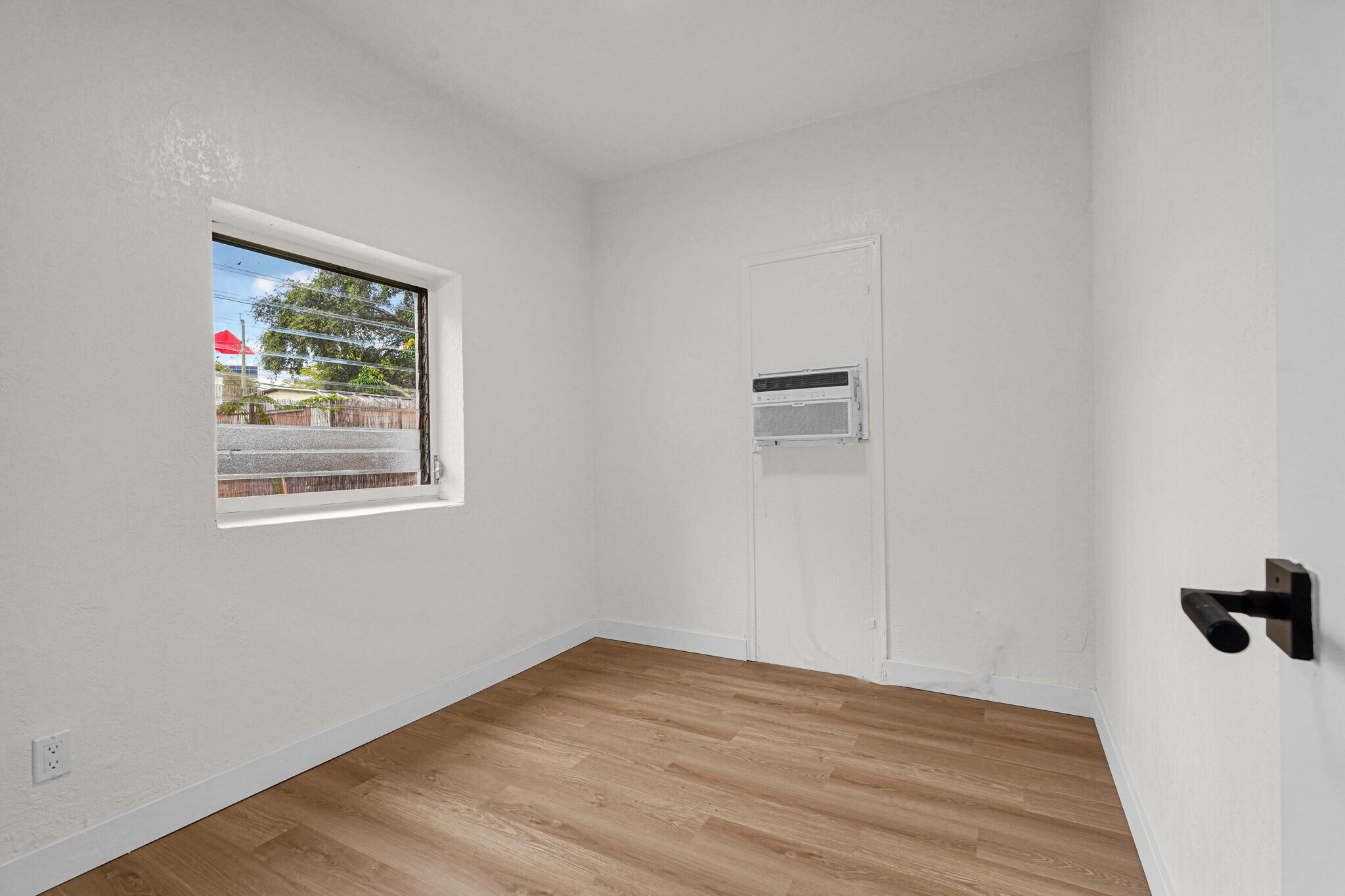 Building Photo - 751 NE 122nd St