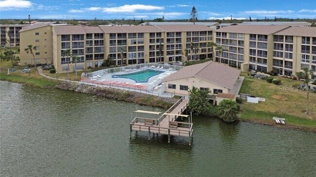 Building Photo - 3622 Lake Bayshore Dr
