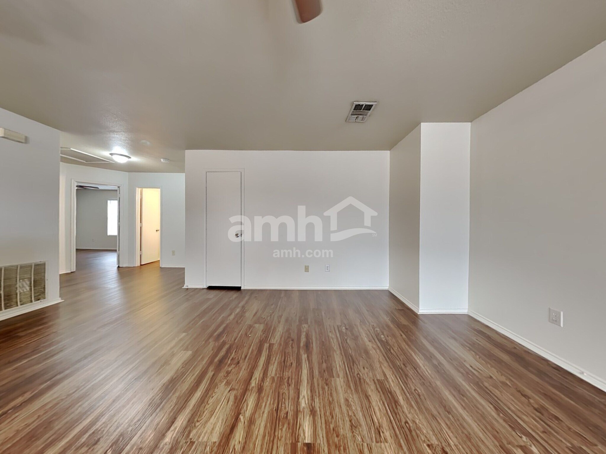 Building Photo - 5205 Bedfordshire Dr